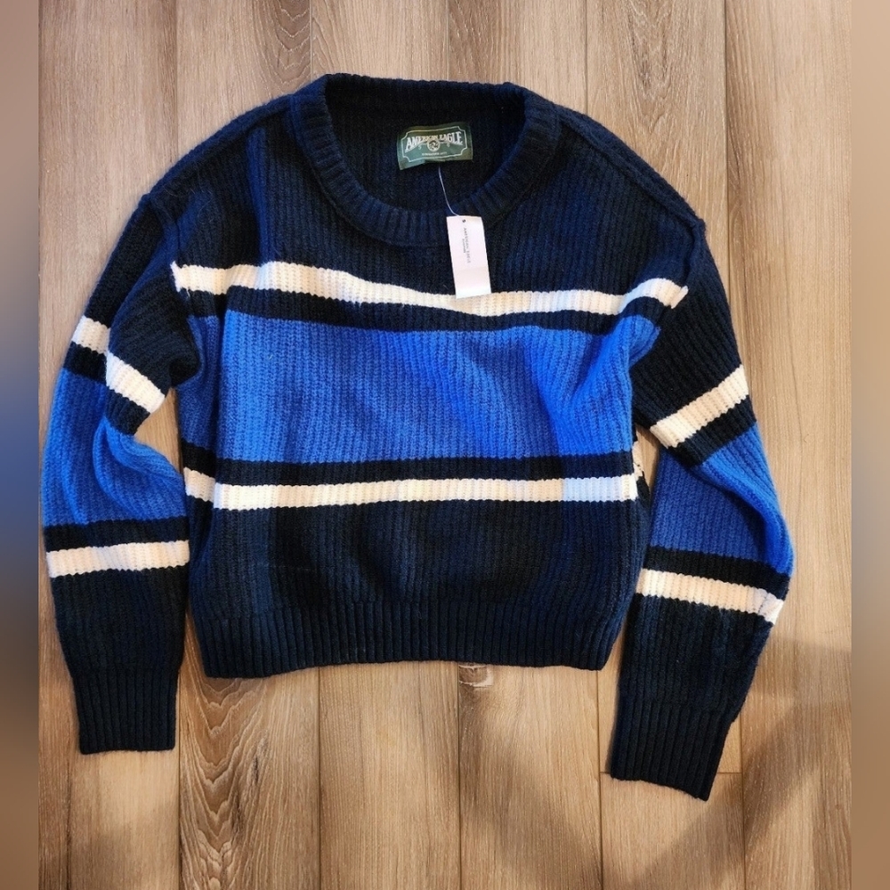 American Eagle Cropped Sweatshirt - MEDIUM